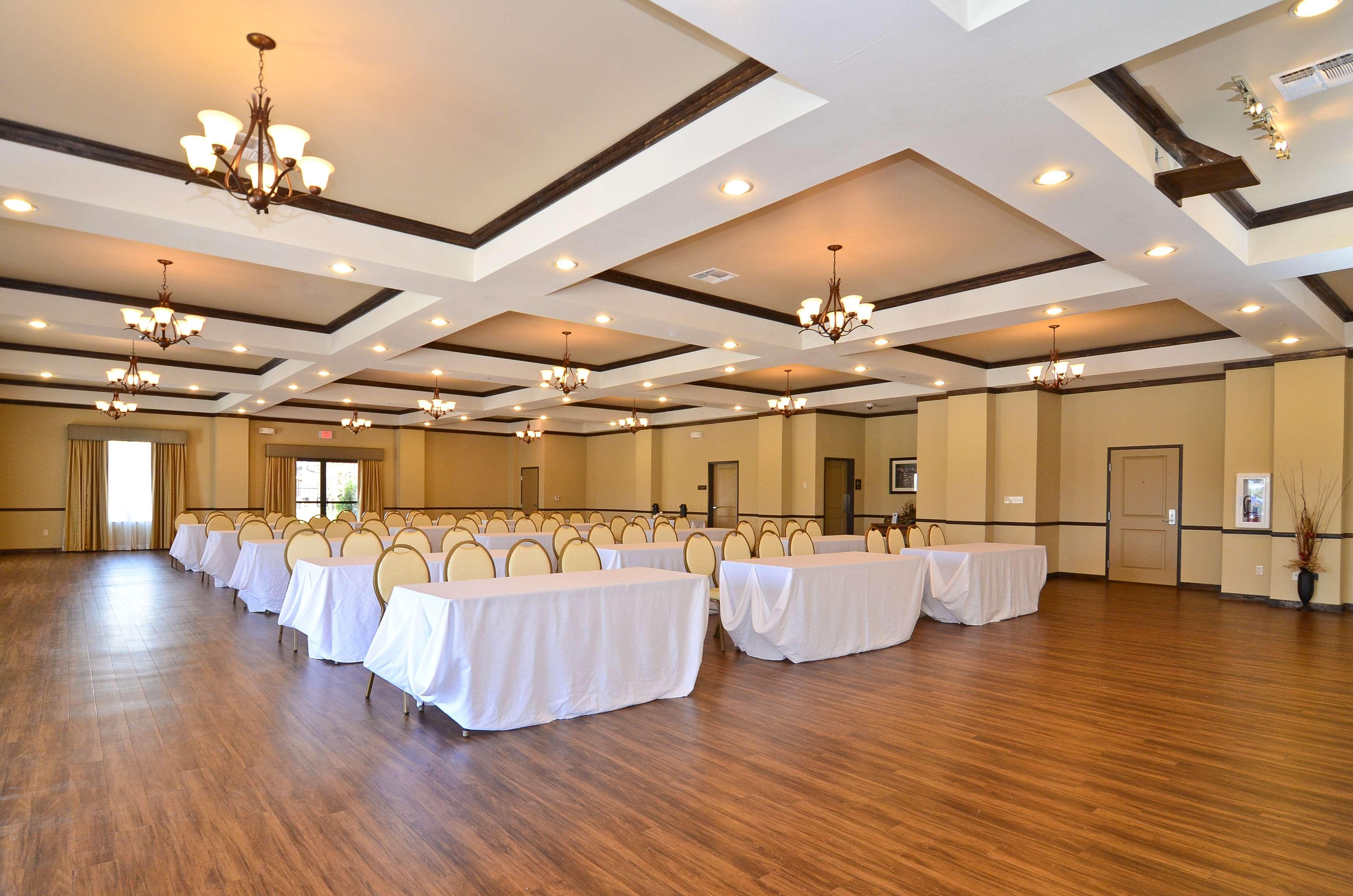 Best Western Plus Emory At Lake Fork Inn & Suites Afaceri foto